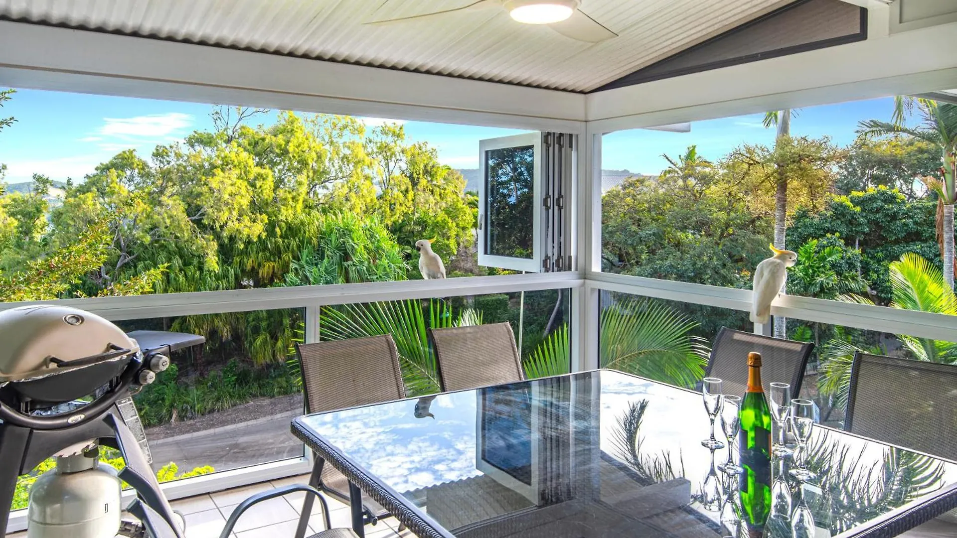 Oasis Apartments Hamilton Island Australia