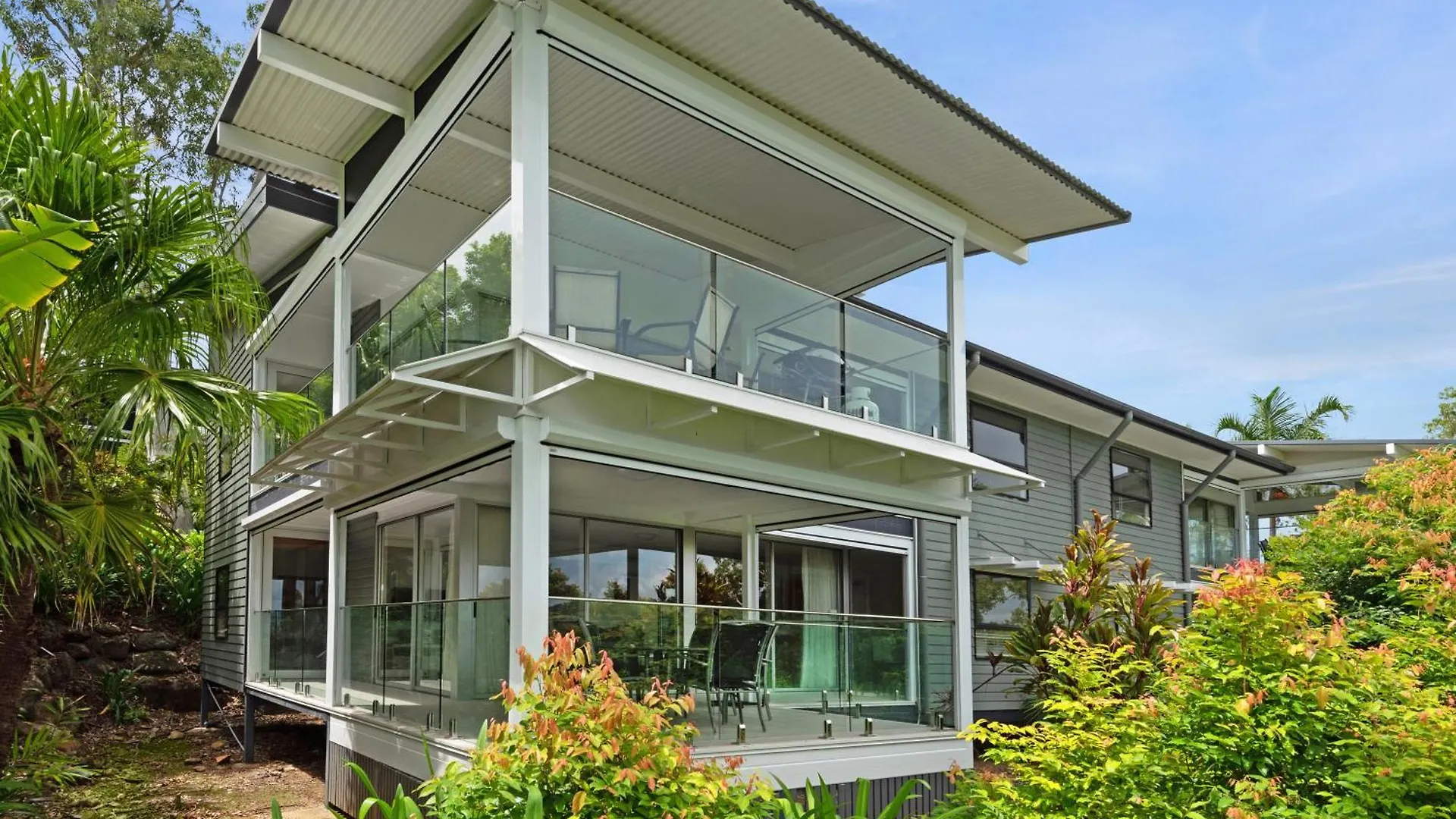 Oasis Apartments Hamilton Island Australia