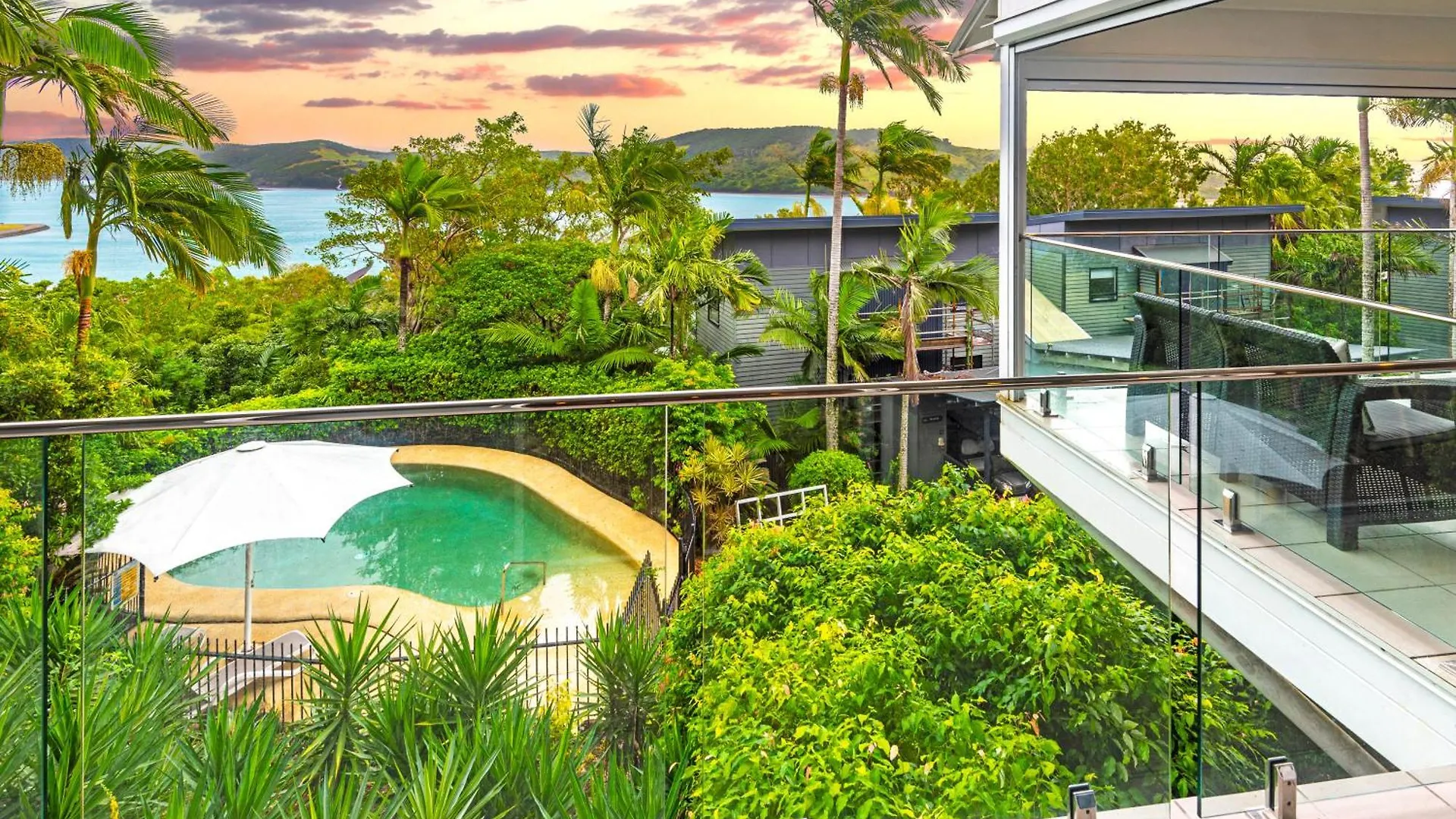 Oasis Apartments Hamilton Island Australia